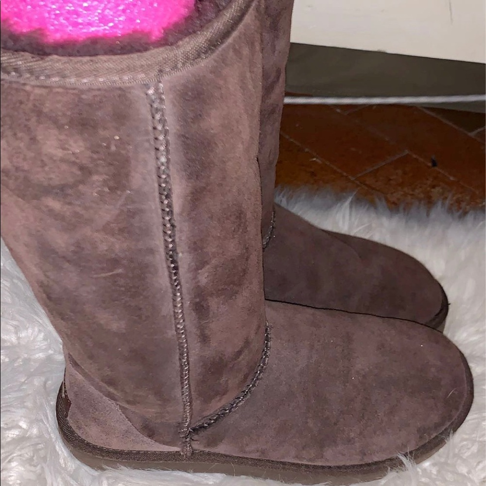 Chocolate UGG boots- Classic tall II Boots - Picture 4 of 5